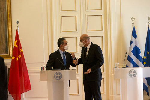Китайският външен министър посети Гърция