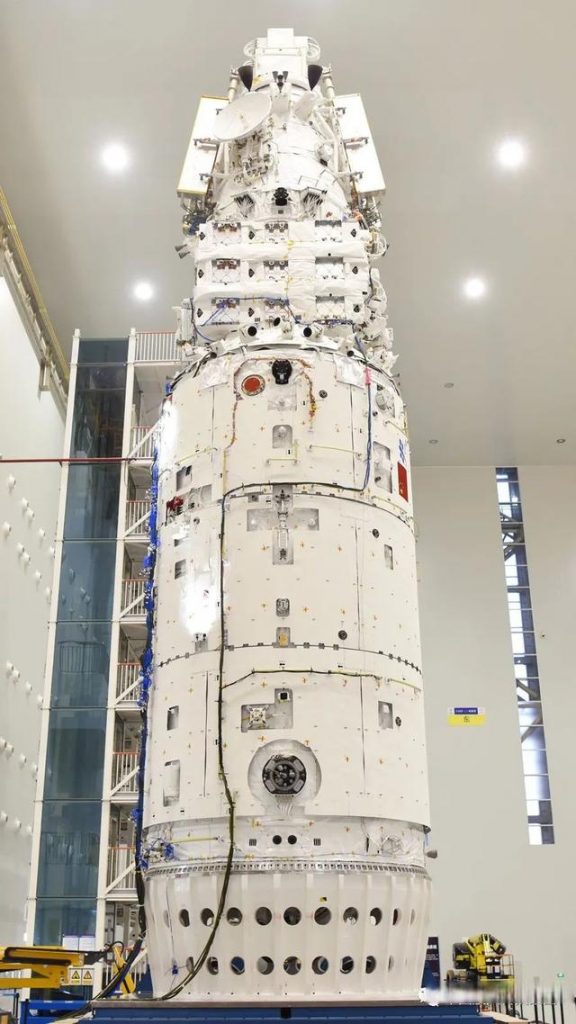 Модулът-лаборатория Вънтян е дълъг почти 18 м